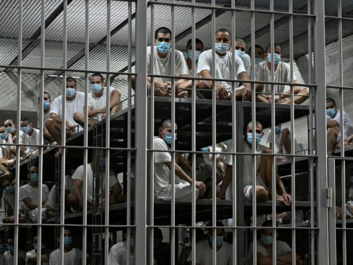 揭川普遣返移民监狱内幕报导突撤CBS挨批政治干预- SWI swissinfo.ch