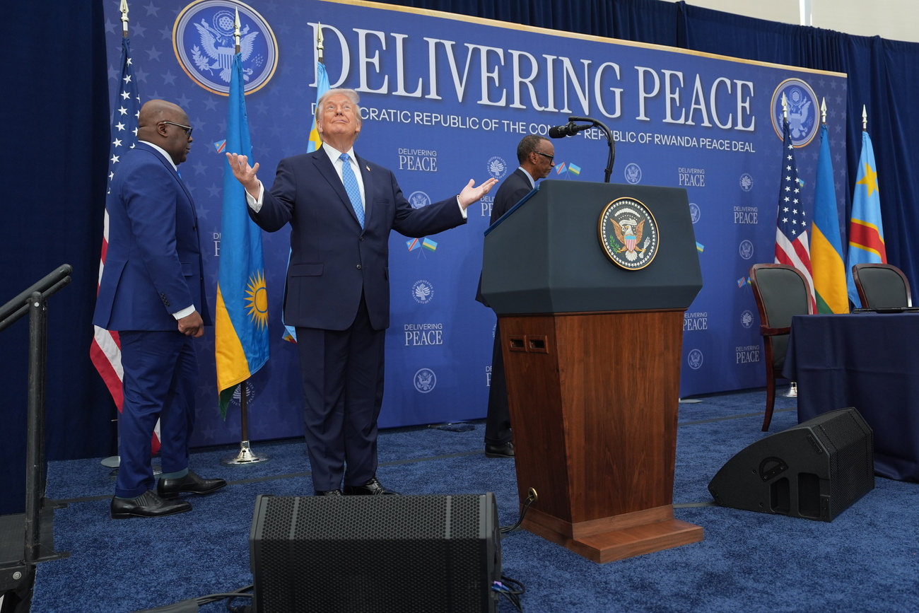 Präsident Donald Trump trifft zu einer Unterzeichnungszeremonie mit dem Präsidenten Ruandas, Paul Kagame, und dem Präsidenten der Demokratischen Republik Kongo, Félix-Antoine Tshisekedi, am U.S. Institute of Peace am Donnerstag, dem 4. Dezember 2025, in Washington ein