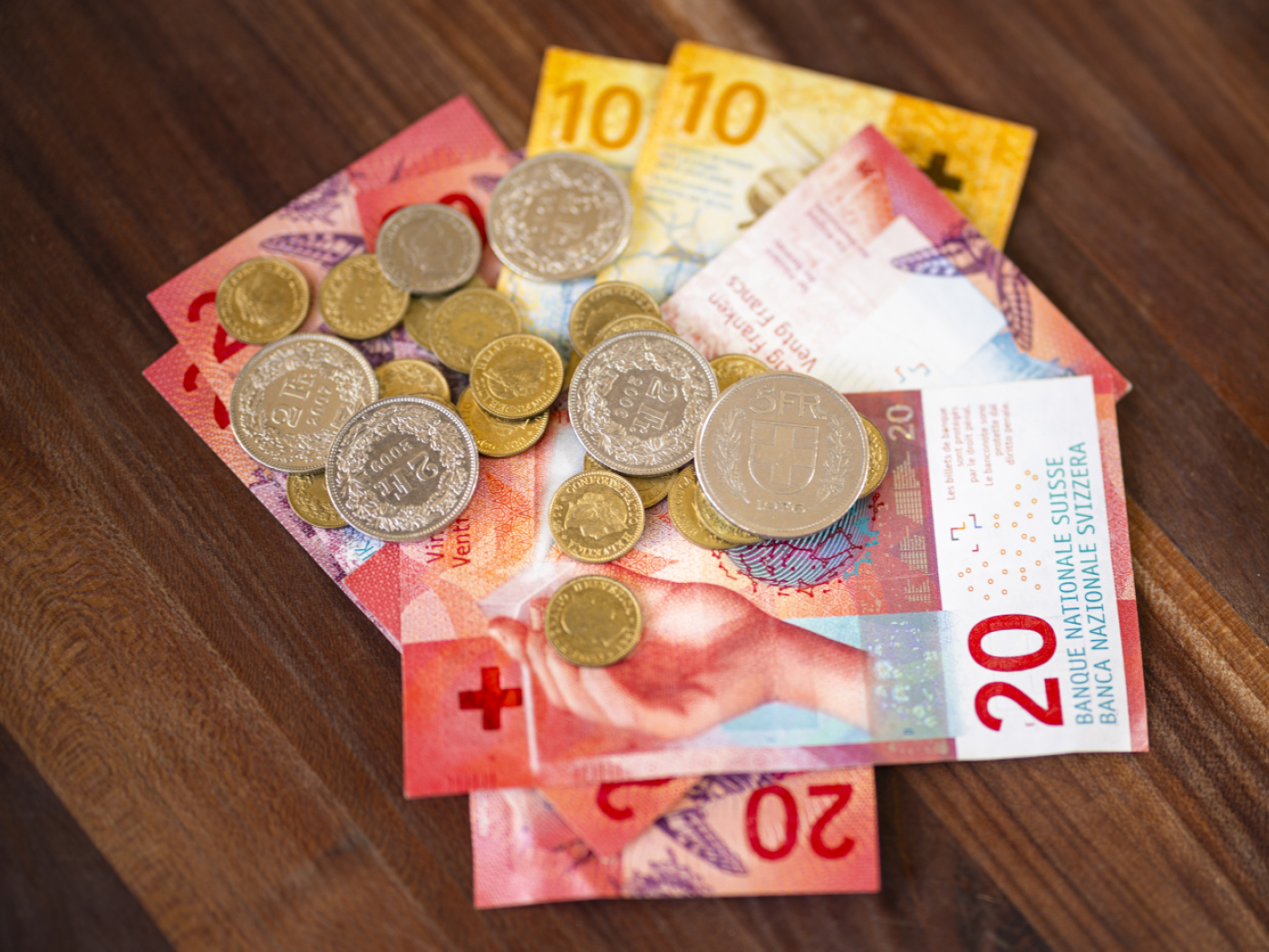 Interest rates on Swiss savings accounts continue to fall