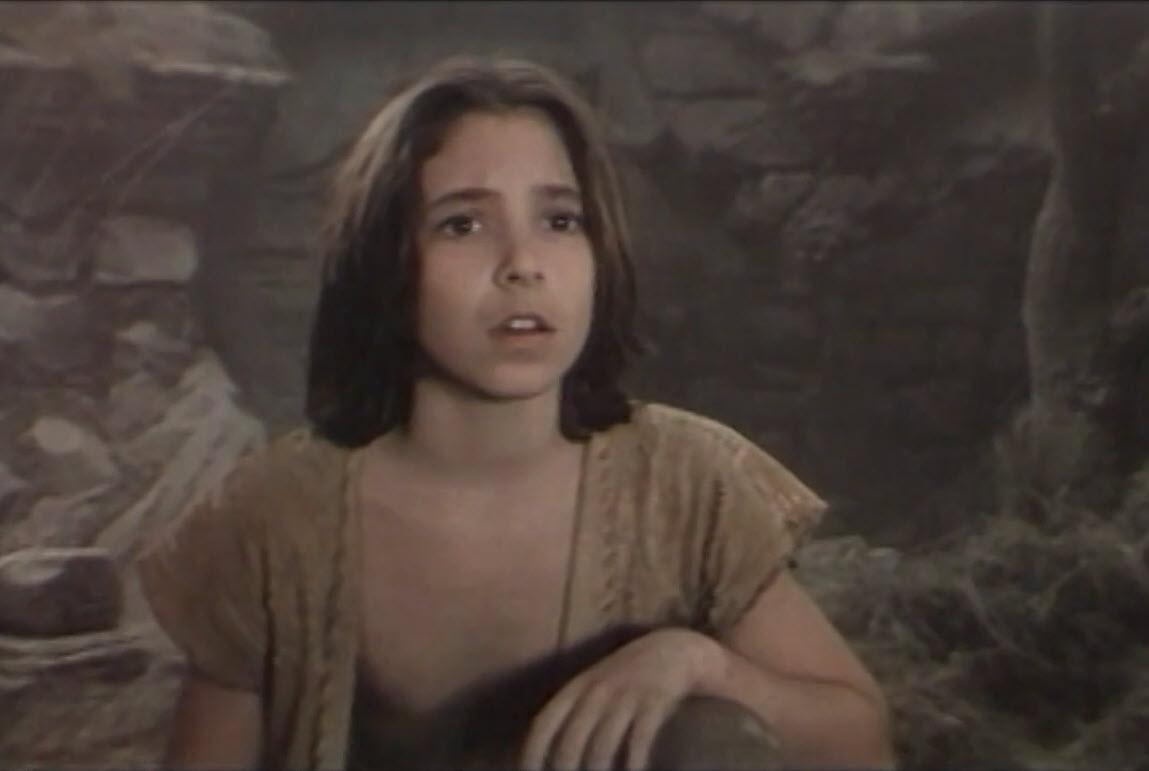 Ragazzo con i capelli lunghi