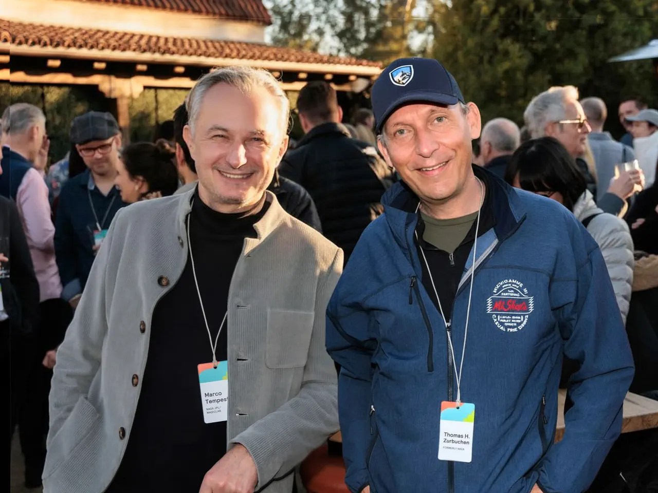 Marco Tempest et Thomas Zurbuchen, directeur de l'ETH Space, lors de la conférence MARS, en 2023.