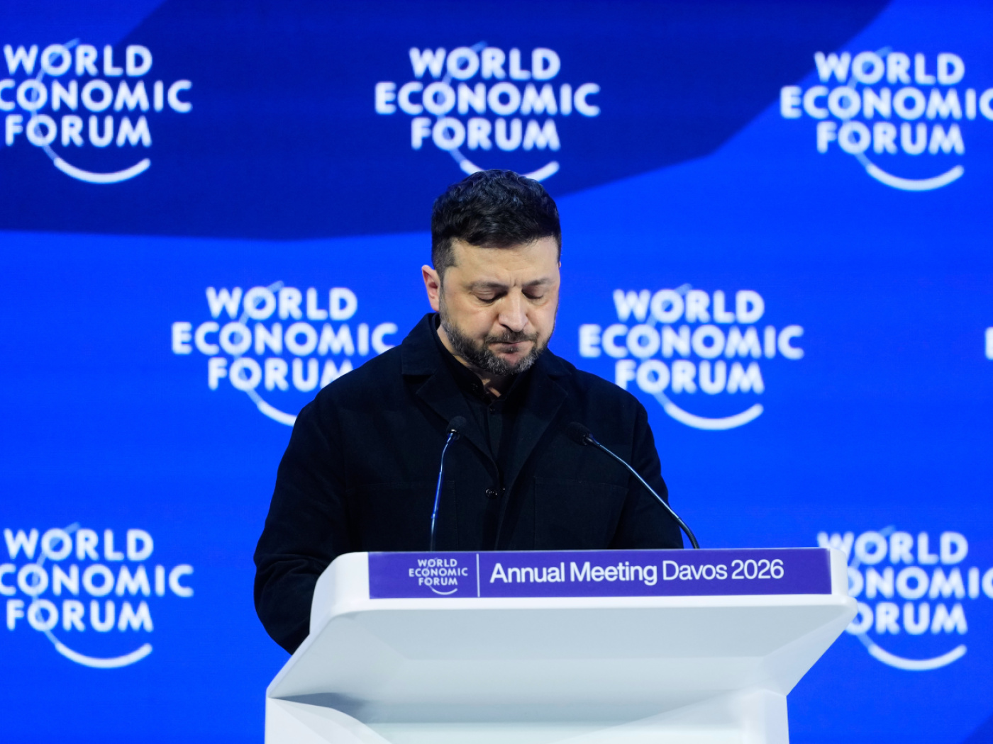 volodymyr zelensky si rivolge al pubblico del wef