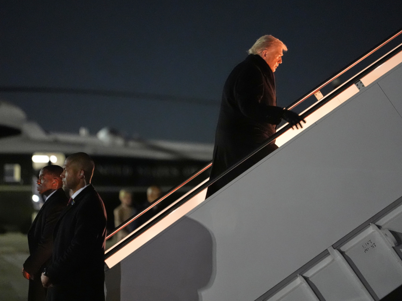 Trump WEF visit delayed by plane fault - SWI swissinfo.ch