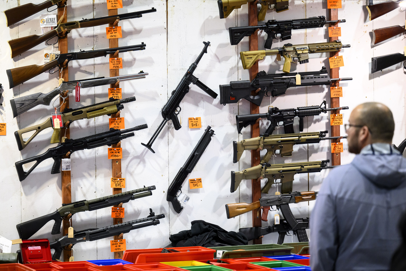 Fuili espoti alla Lausanne International Arms Exchang