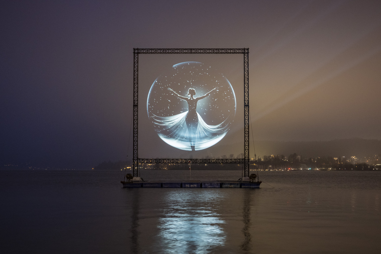 Une projection lumineuse sur le lac de Lucerne dans le cadre du Lilu Light Festival Lucerne 2024.