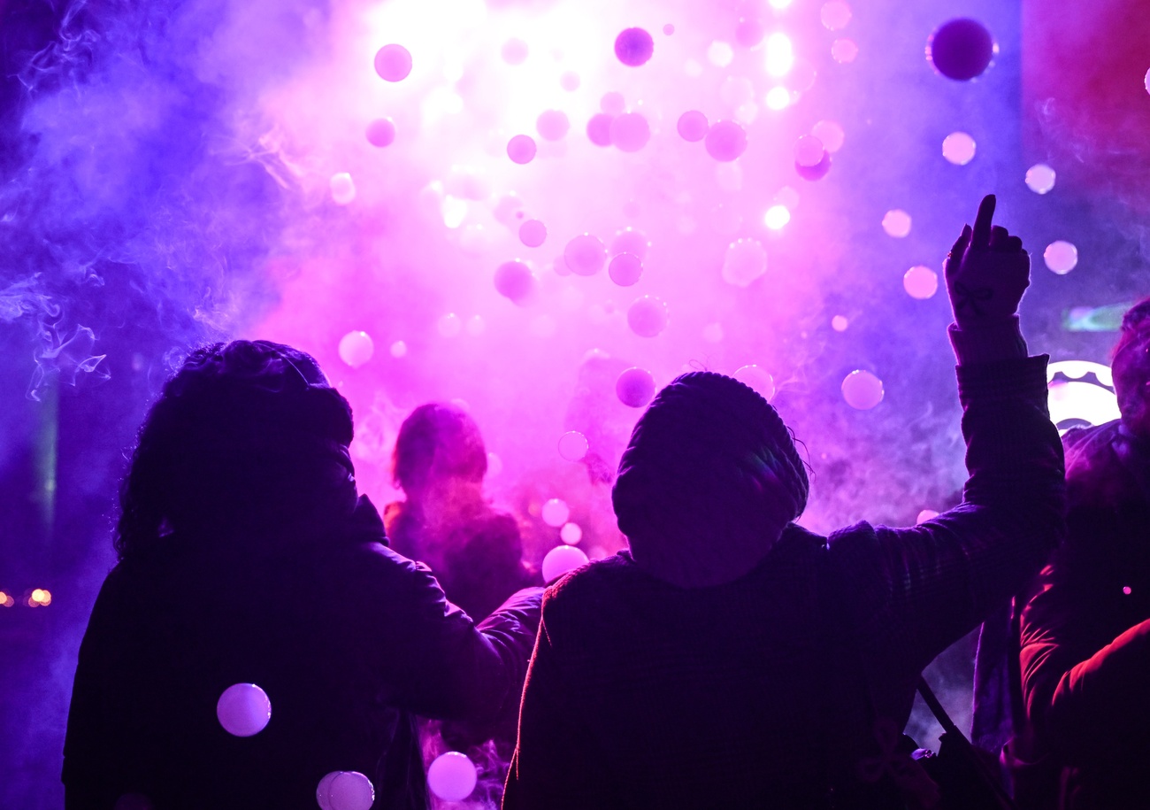 What does Swiss law say about minors in bars?