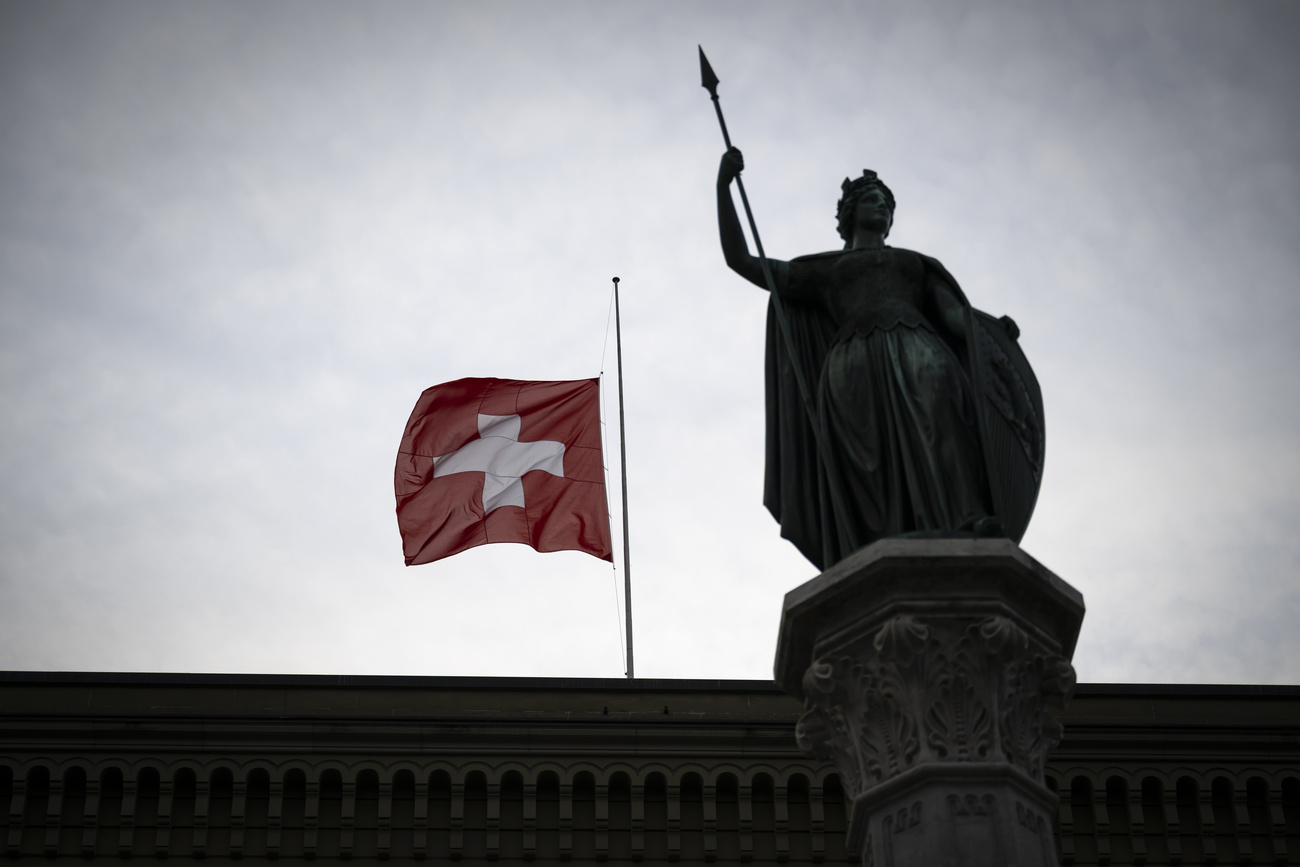 flagge auf halbmast am bundeshaus