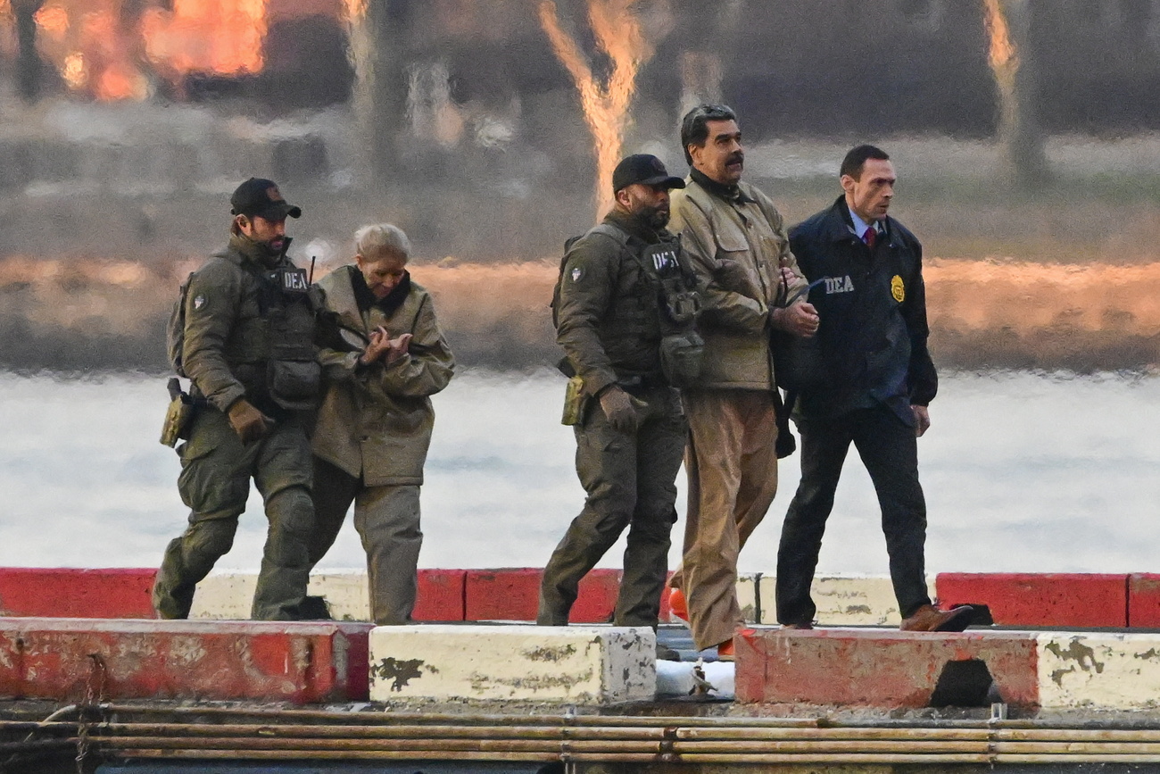 Venezuelan President Maduro, wife Celia Flores transferred to New York courthouse for arraignment