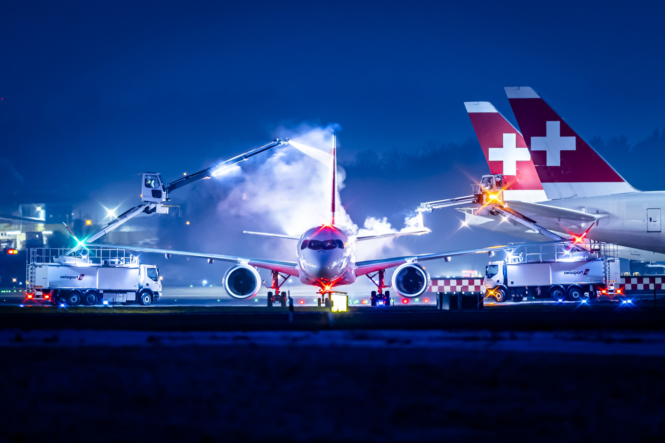 Antigelo viene spruzzato su aerei di Swiss