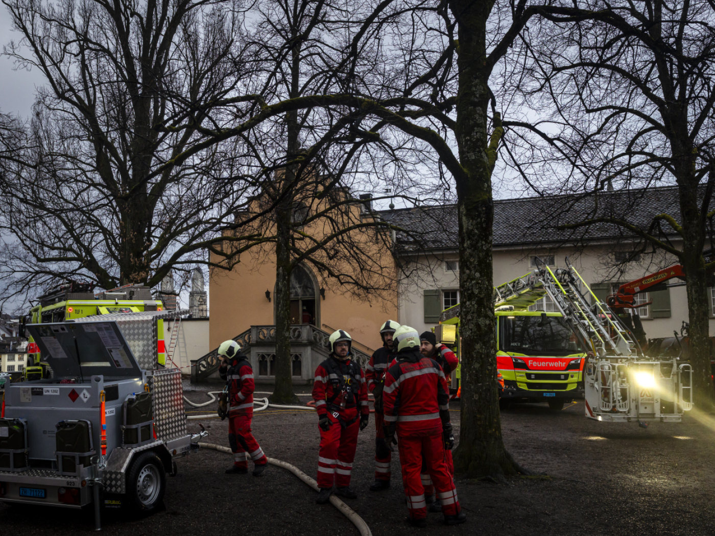 Historic building in central Zurich in danger of collapse after fire