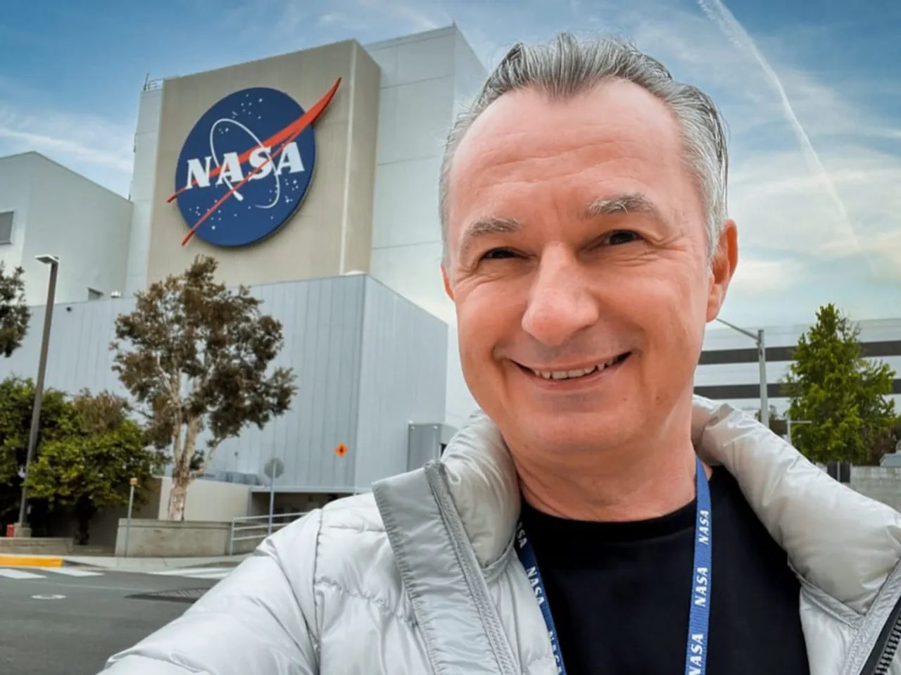 Marco Tempest vor den Nasa Jet Propulsion Laboratories in Pasadena, Kalifornien, 2023.
