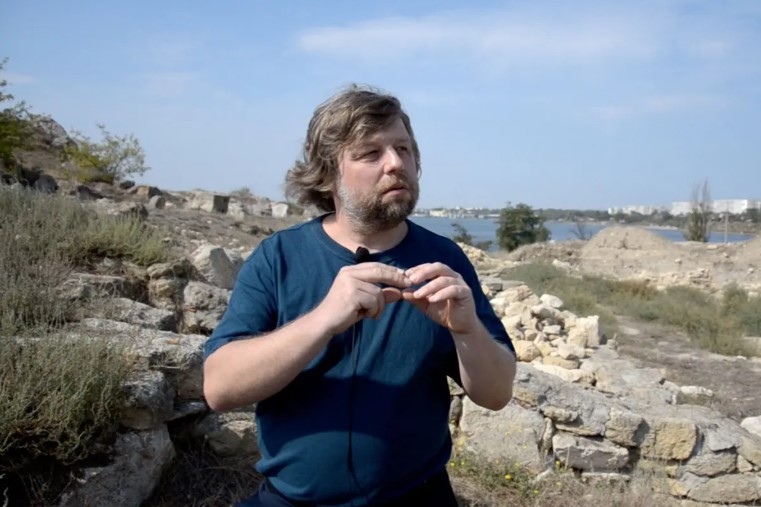 Ученому было предъявлено обвинение в «незаконных археологических раскопках», максимальное наказание по таким делам: лишение свободы сроком до 10 лет.