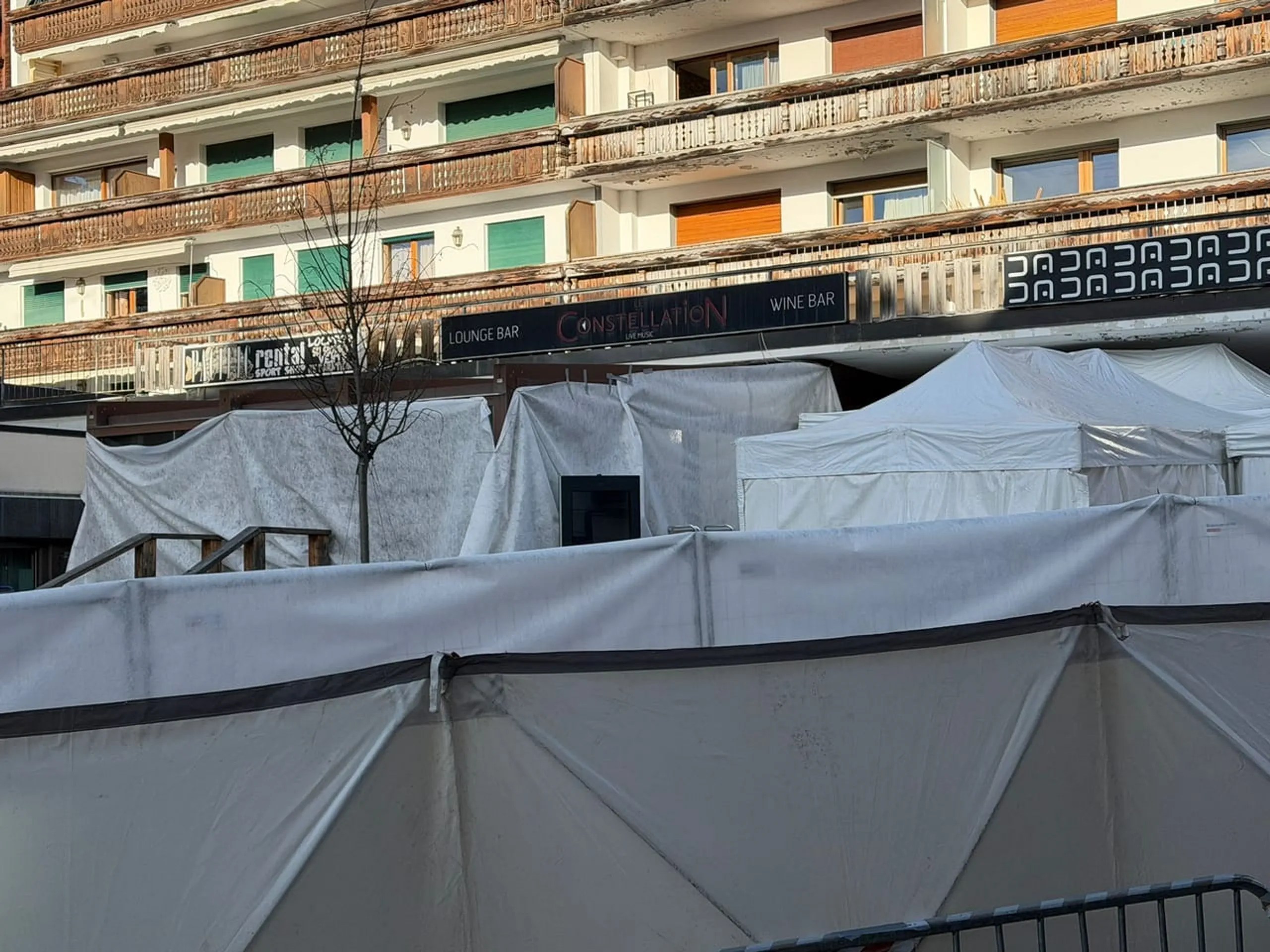 Die Bar «Le Constellation» – der Ort des Unglücks am Tag danach.