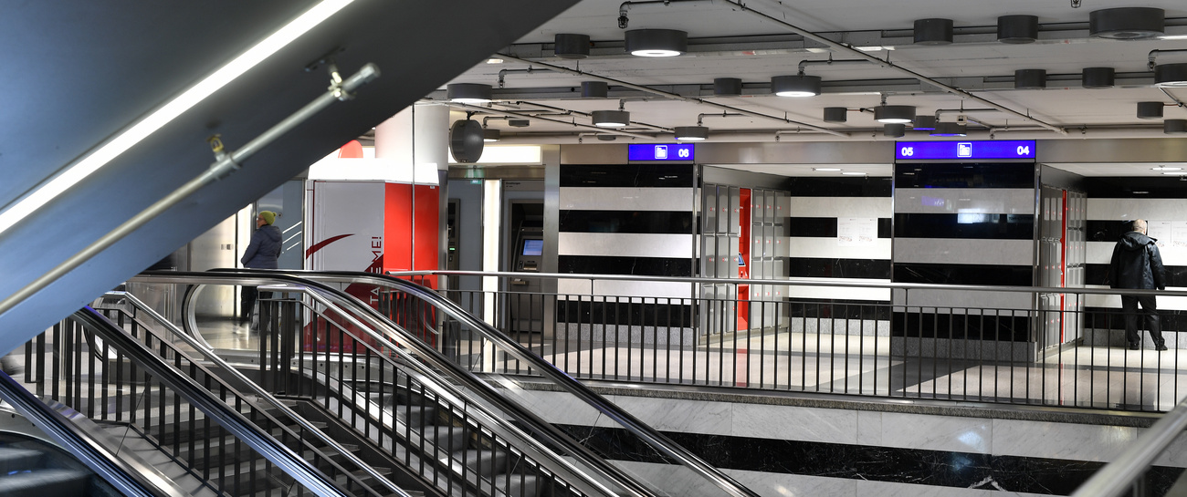 На вокзале Цюриха установлены 564 камеры хранения.