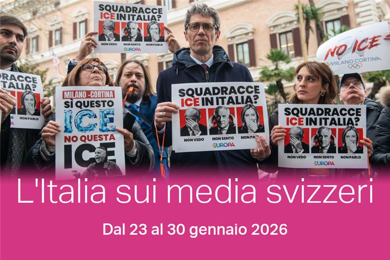 Manifestanti contro l'arrico delle forze militari americane.