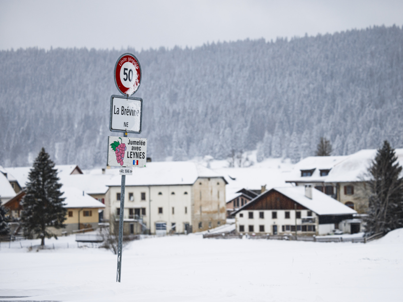 cartello di entrata nel paese la brevine
