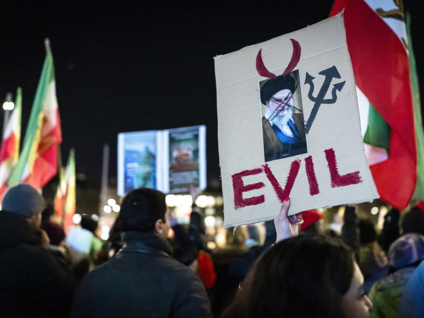 Демонстрации против иранского режима в Берне и Цюрихе