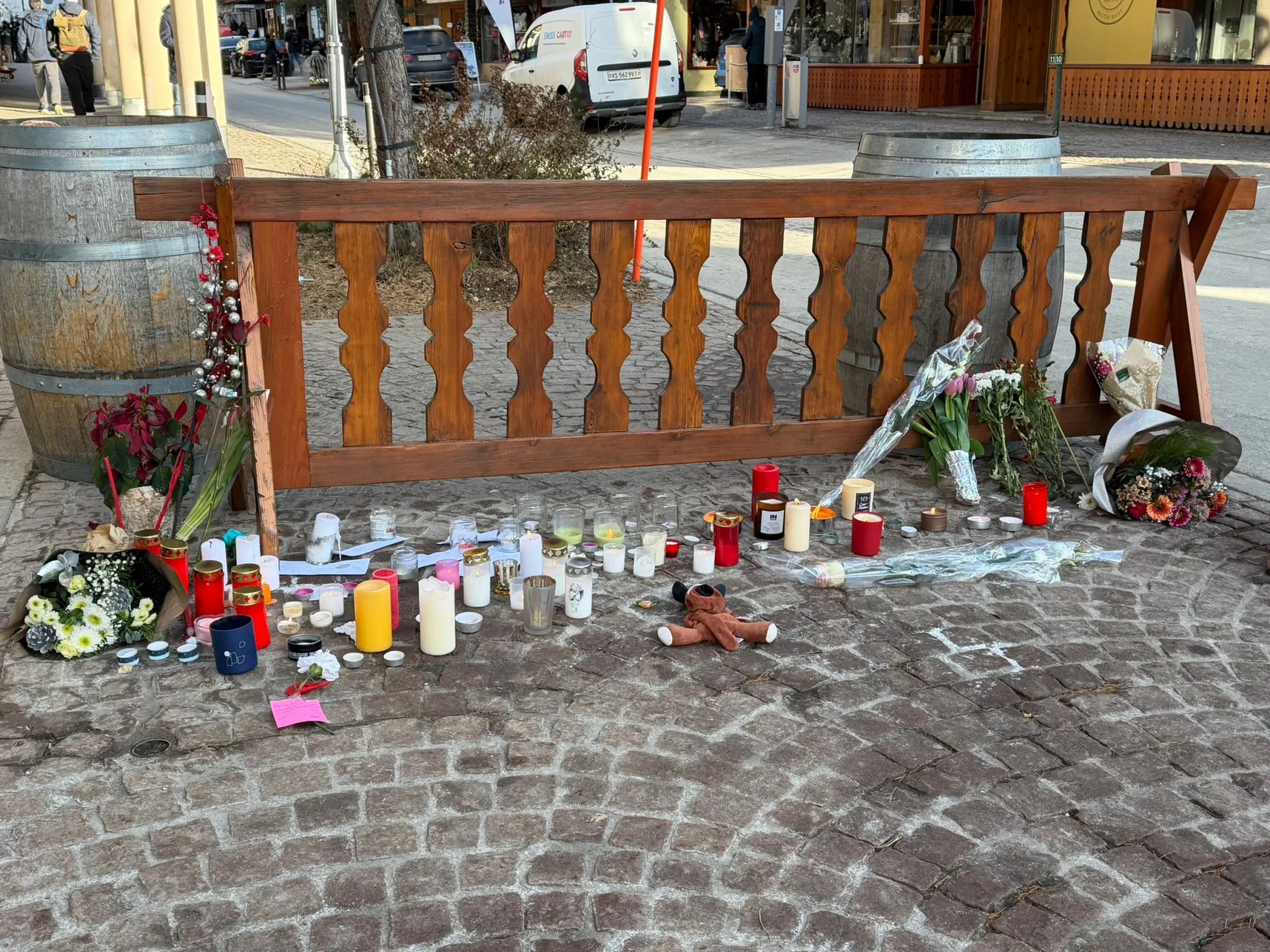 Die Betroffenheit aus der Bevölkerung ist auch einen Tag nach der Katastrophe...