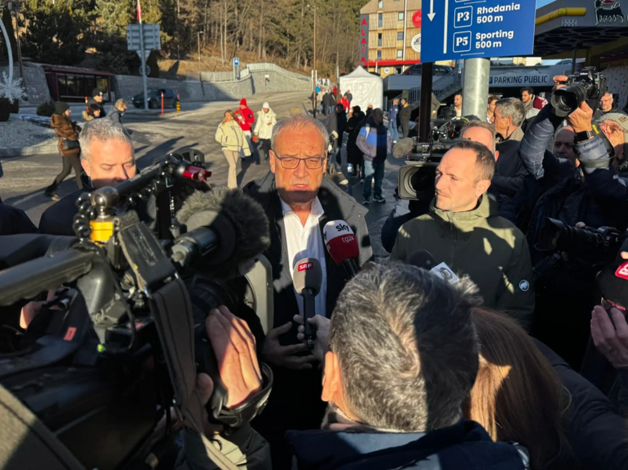 Am Donnerstagnachmittag machte sich Bundespräsident Guy Parmelin vor Ort ein Bild der Lage.