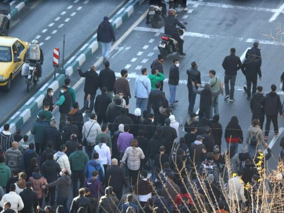 伊朗群众示威首传死亡含安全部队人员共6人丧命- SWI swissinfo.ch