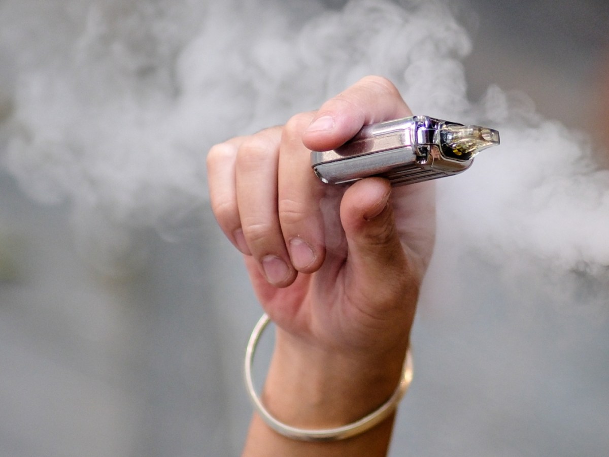 elfbar nachfüll pod läuft aus 4,3 mille Images et Photos de Vape lungs Libres de Droits