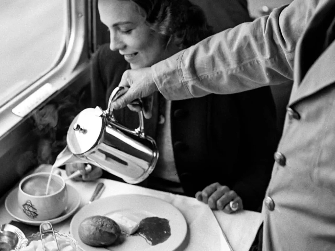 Prendre son petit-déjeuner dans le CFF – un luxe que peu de gens pouvaient s'offrir dans les années 1940. L'ambiance était chic, comme dans un grand hôtel.