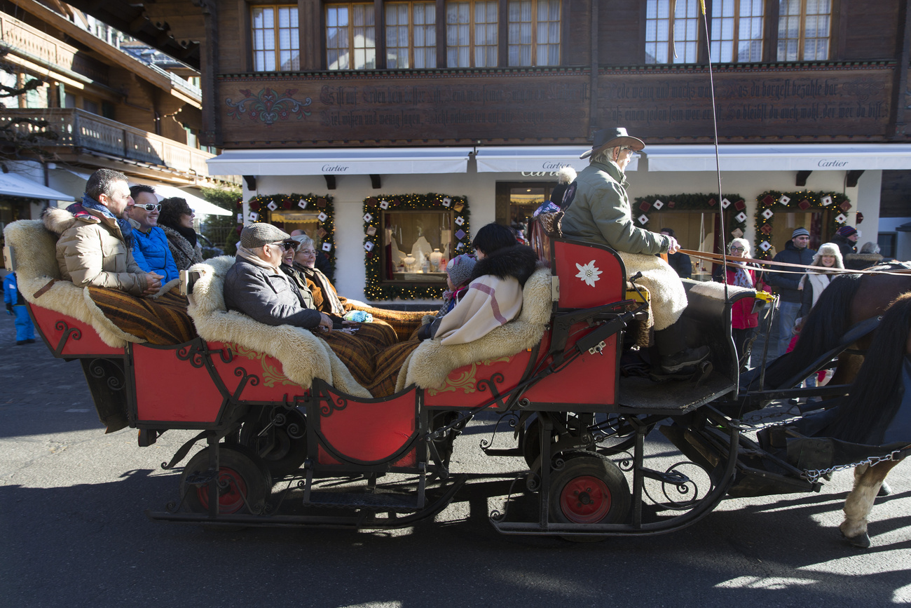 Between fur coats and luxury stalls, the resort of Gstaad was also the scene of the ordeal of a brother and sister of Filipino origin.