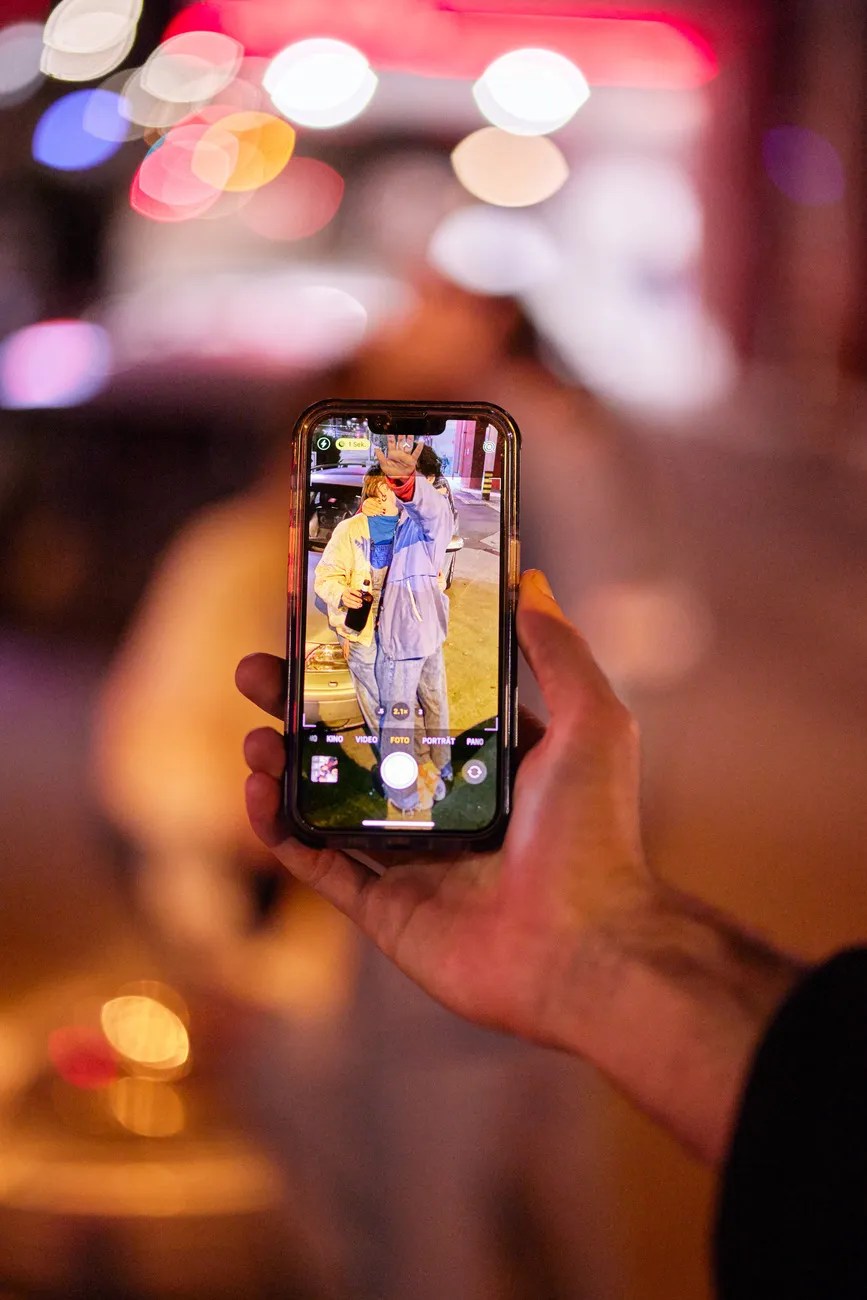 在數位時代中，人們的全部生活被濃縮到了一部小小的智慧型手機。