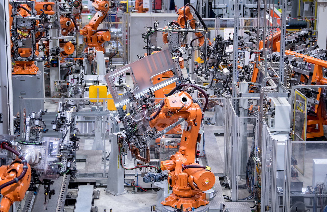 Una linea di produzione dell'azienda elvetica ABB.
