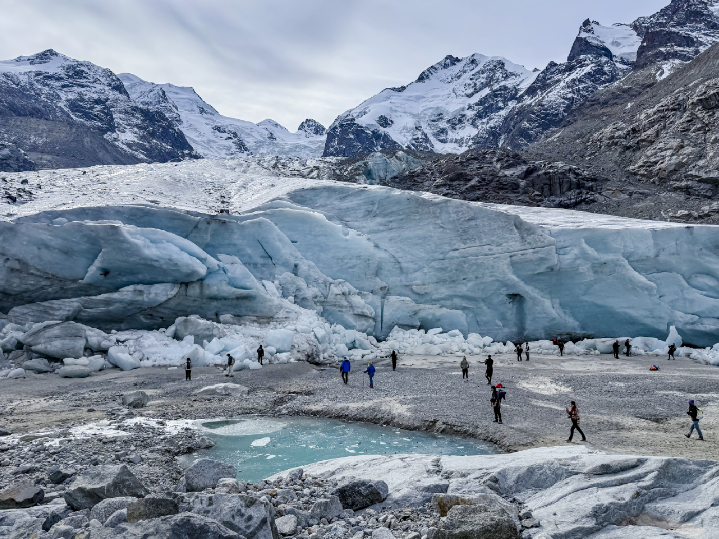 Research team warns against tourism with melting glaciers