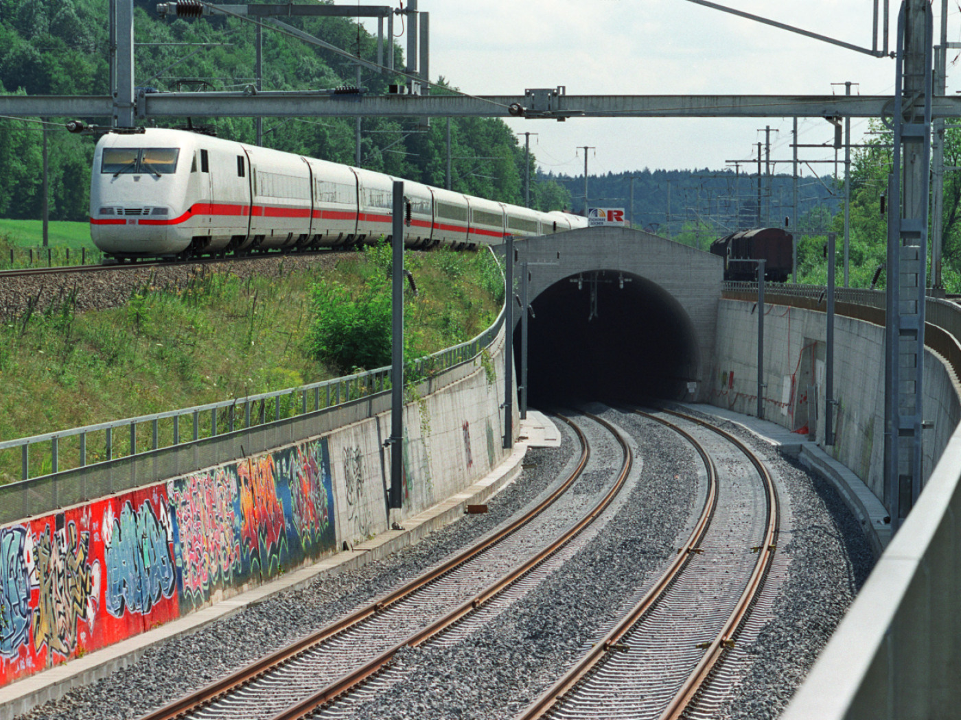SBB rescues 500 people from blocked Eurocity in Murgenthal tunnel