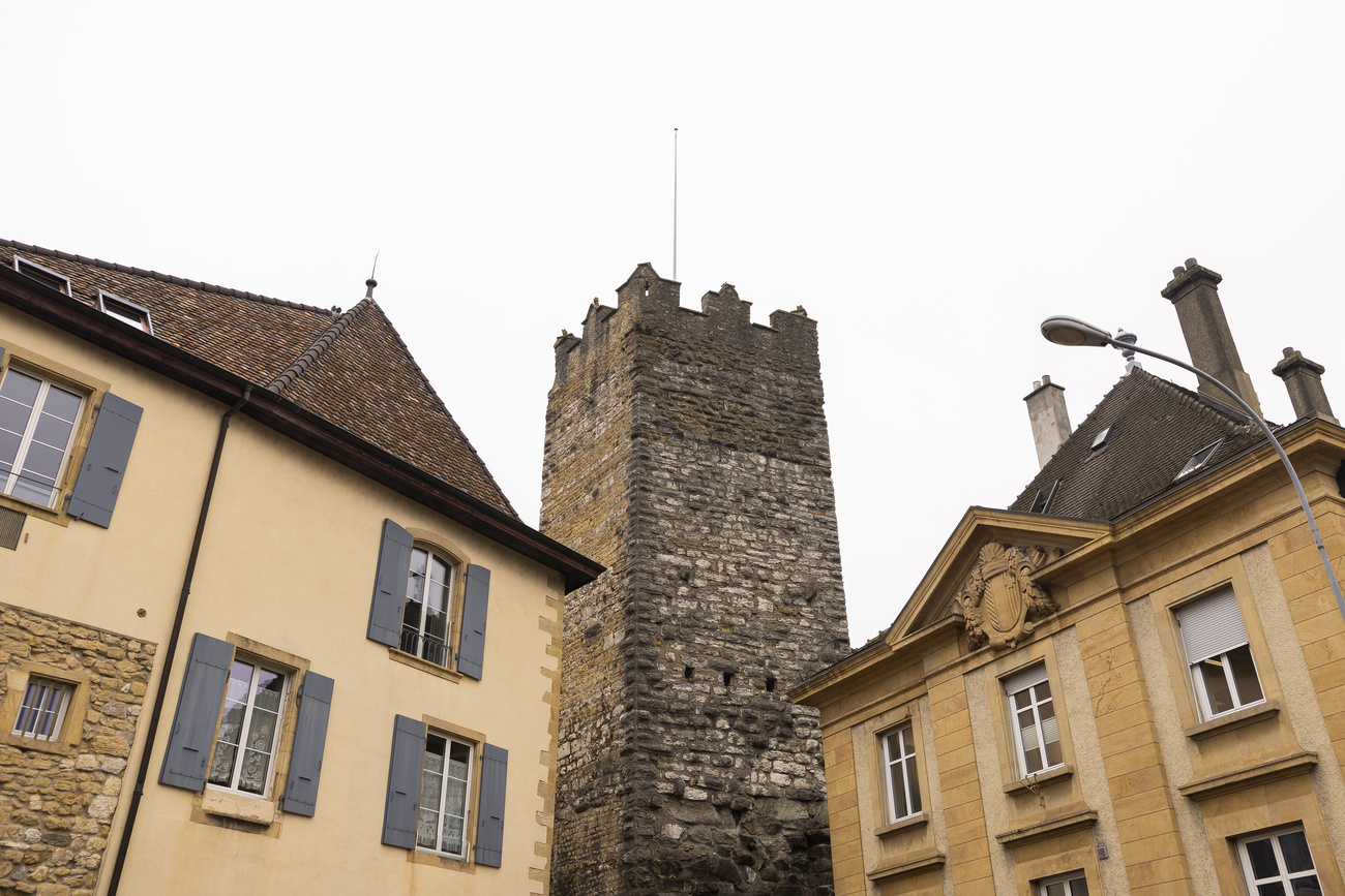 Der Tour du Fantastique ist ein neuer Kulturraum und Museum, das der Fantasie und der Kunst gewidmet ist und in den ehemaligen Gefängnissen und dem mittelalterlichen Turm der Altstadt von Neuenburg untergebracht ist.