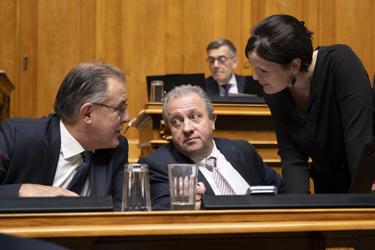 Letzte Absprache vor einer Abstimmung im Nationalrat.