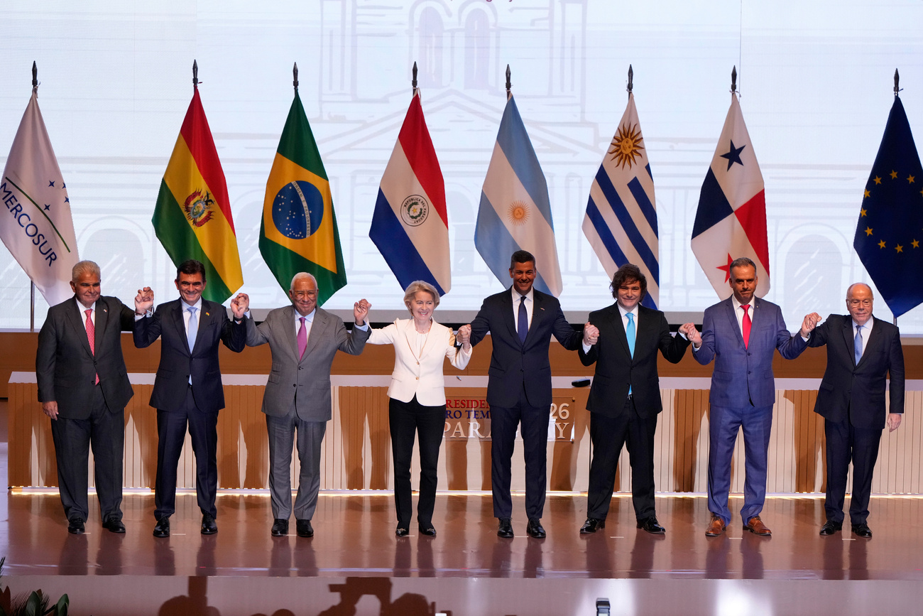 Líderes de Panamá, Bolivia, Paraguay, Argentina, Uruguay, Brasil y autoridades de la UE durante la firma del acuerdo de libre comercio UE-Mercosur en Asunción, el 17 de enero de 2026.