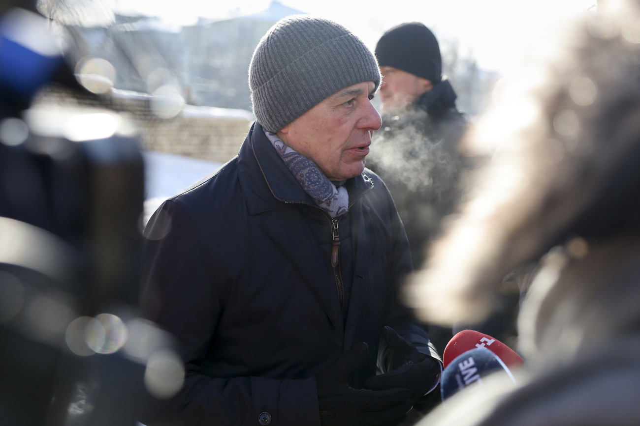 Persona con berretta di lana