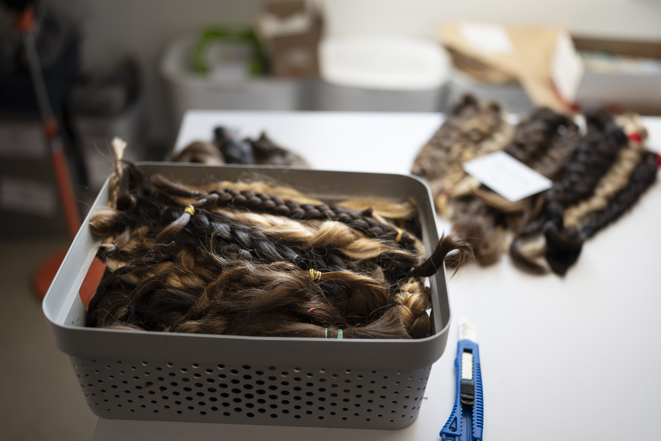 trecce di capelli naturali in una scatola