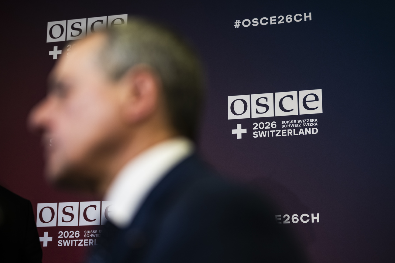 Ignazio Cassis talking to the media during the OSCE conference on combating anti-Semitism and discrimination.