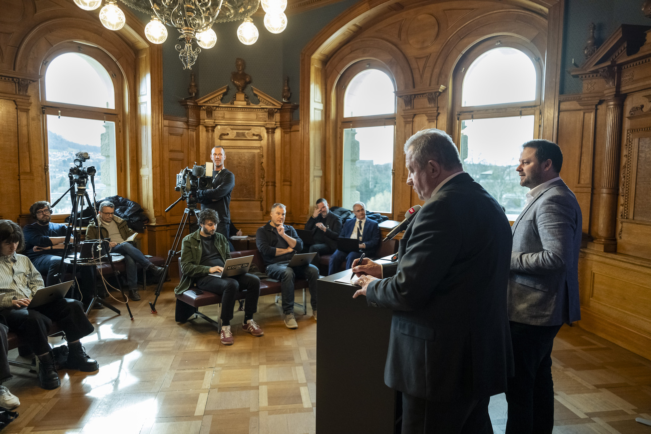 conferenza stampa a palazzo federale