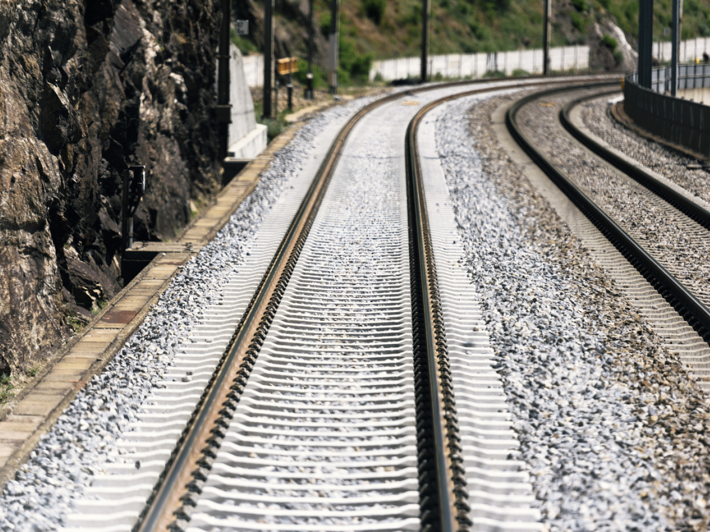 Avalanche derails Swiss train – several injuries feared