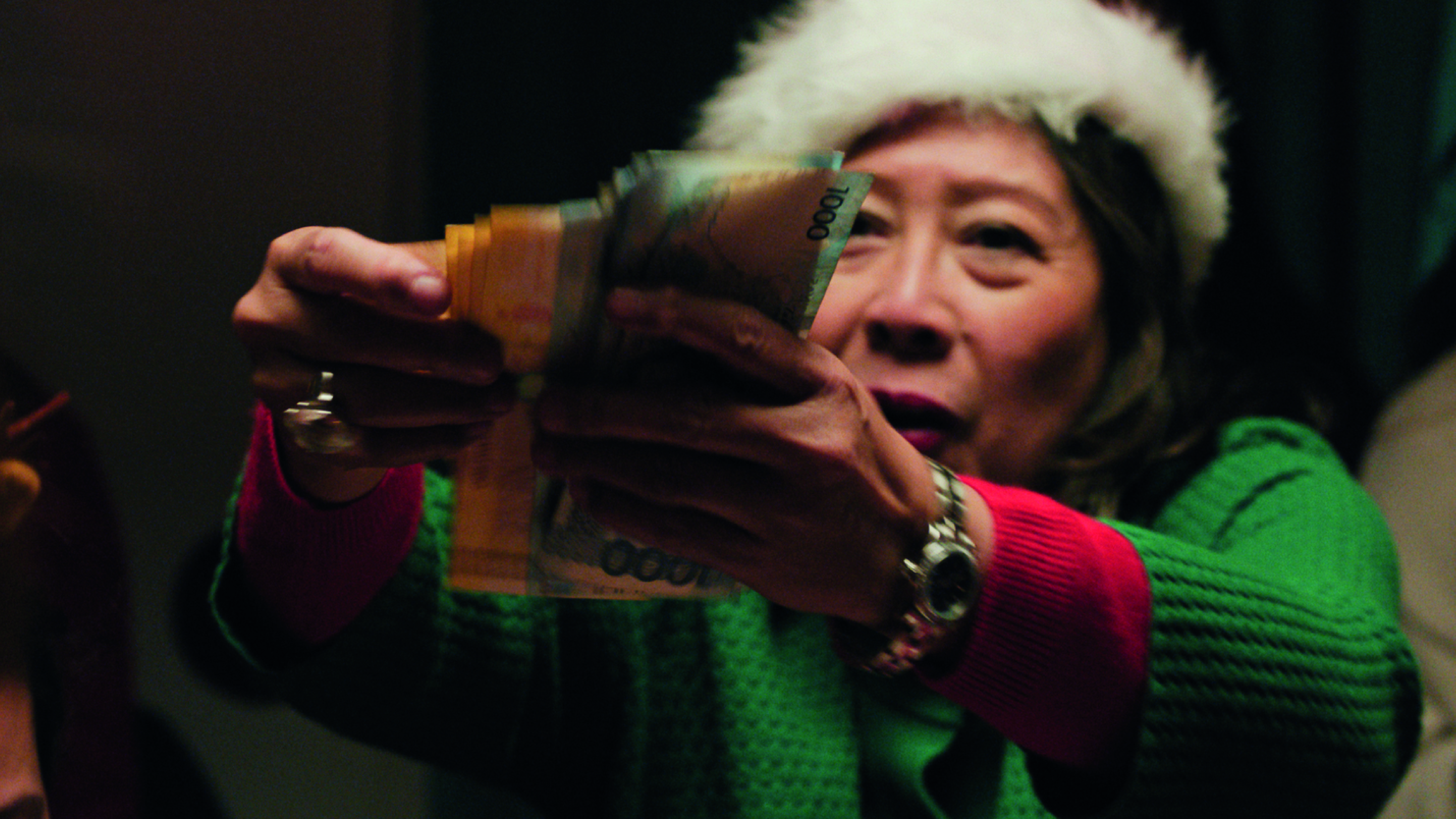 A drama set on the peaks of global capitalism: "Enjoy Your Stay" premiered at Berlin International Film Festival.