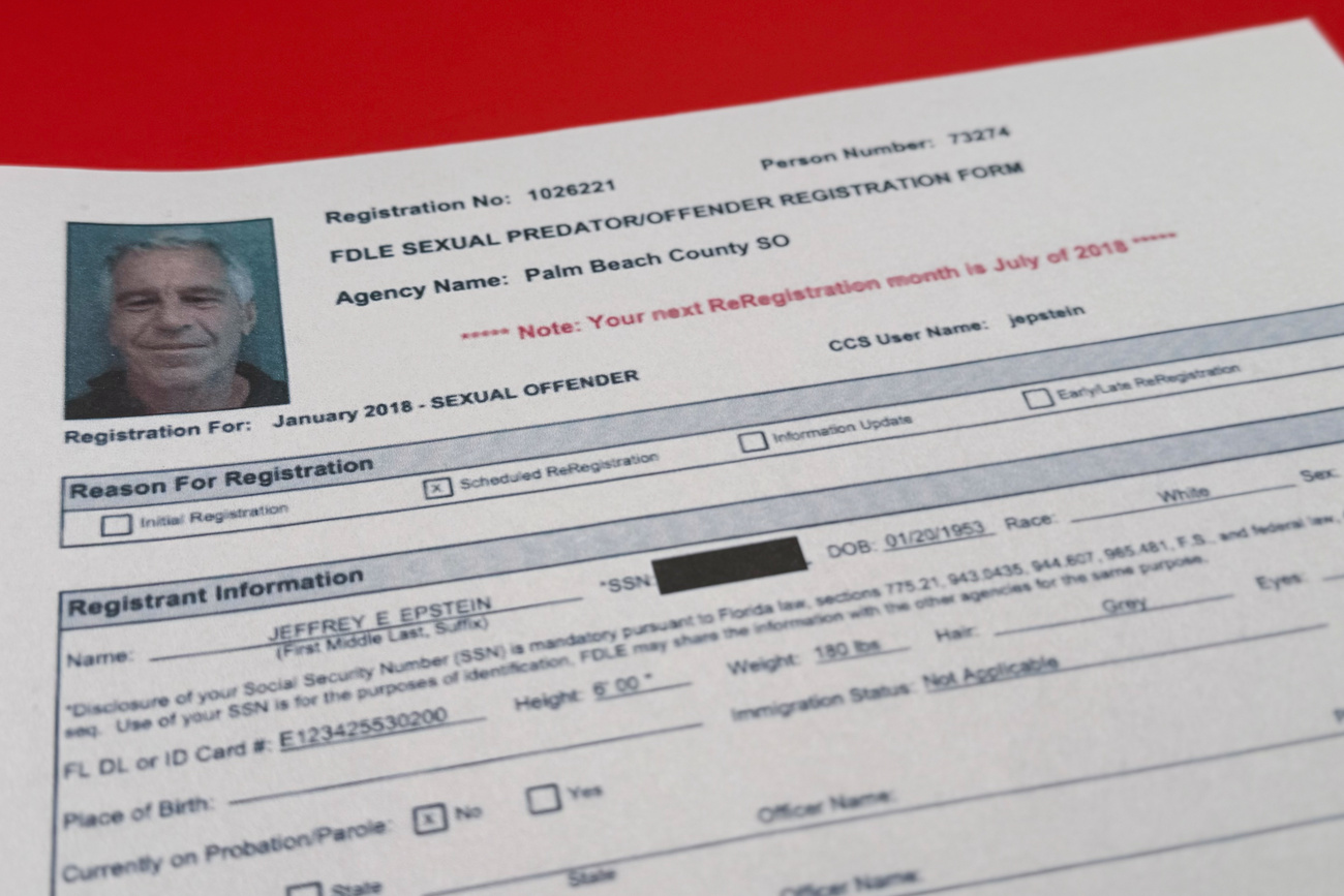 за деятельностью Эпштейна могла стоять классическая операция по сбору компромата на влиятельные западные фигуры.