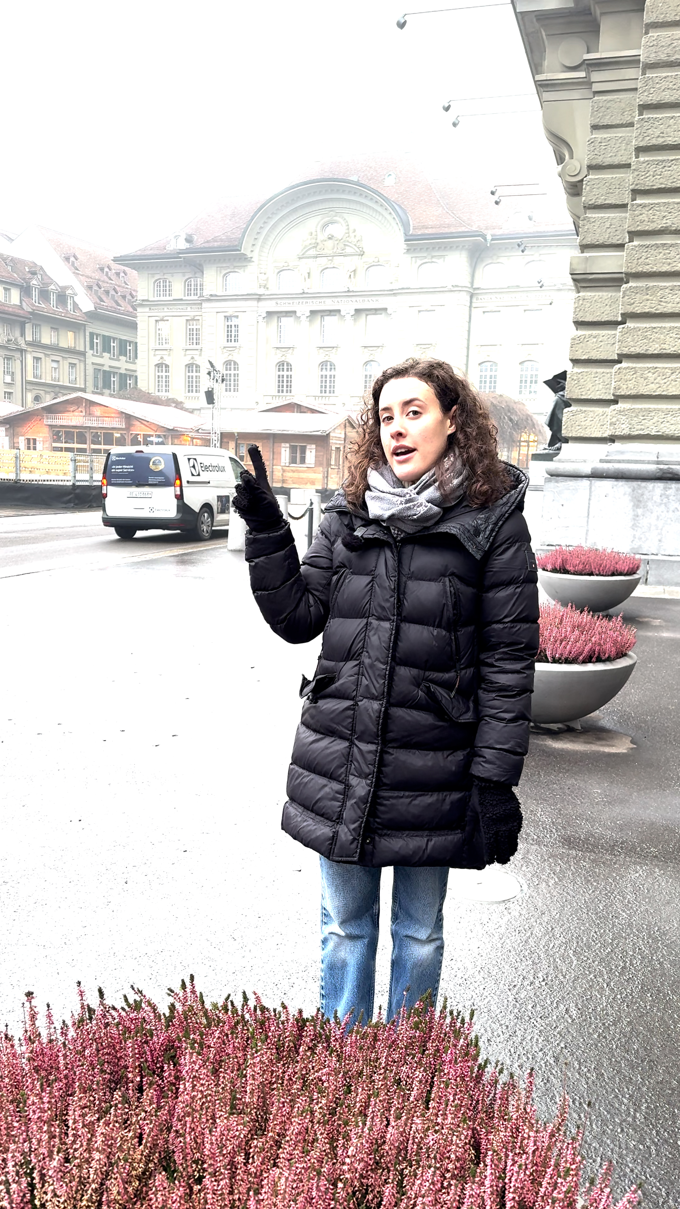 Photo of woman in front of the Swiss National Bank