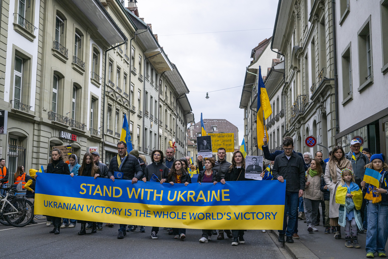 В субботу 28 февраля в Берне более тысячи человек вышли на демонстрацию в поддержку Украины.