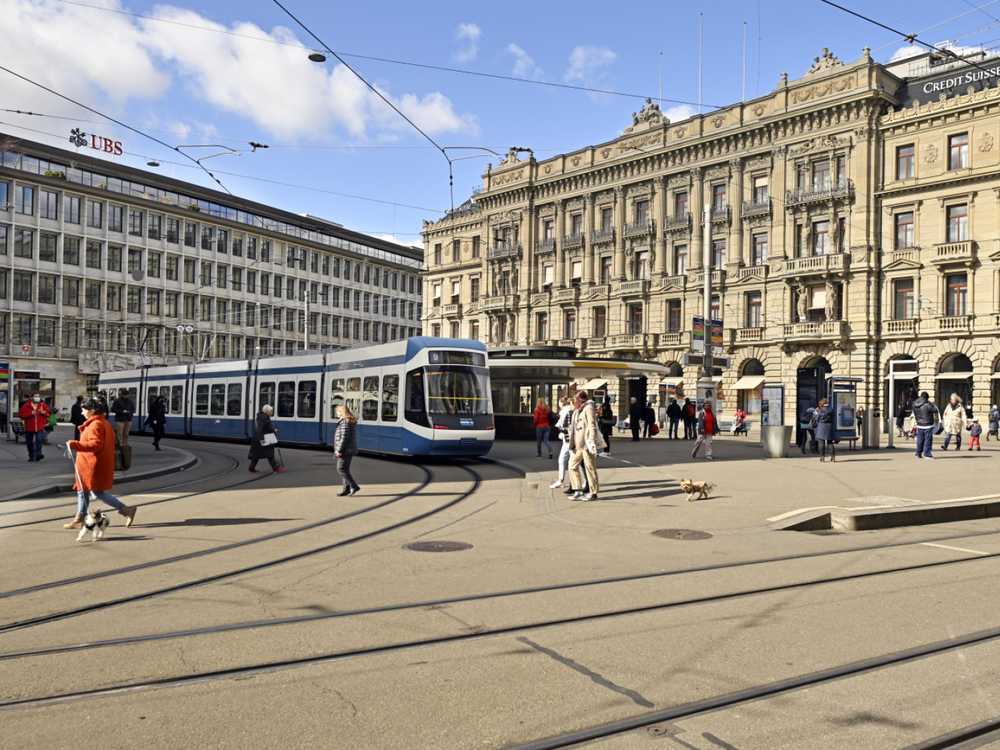 Trust in Swiss banks continues to decline