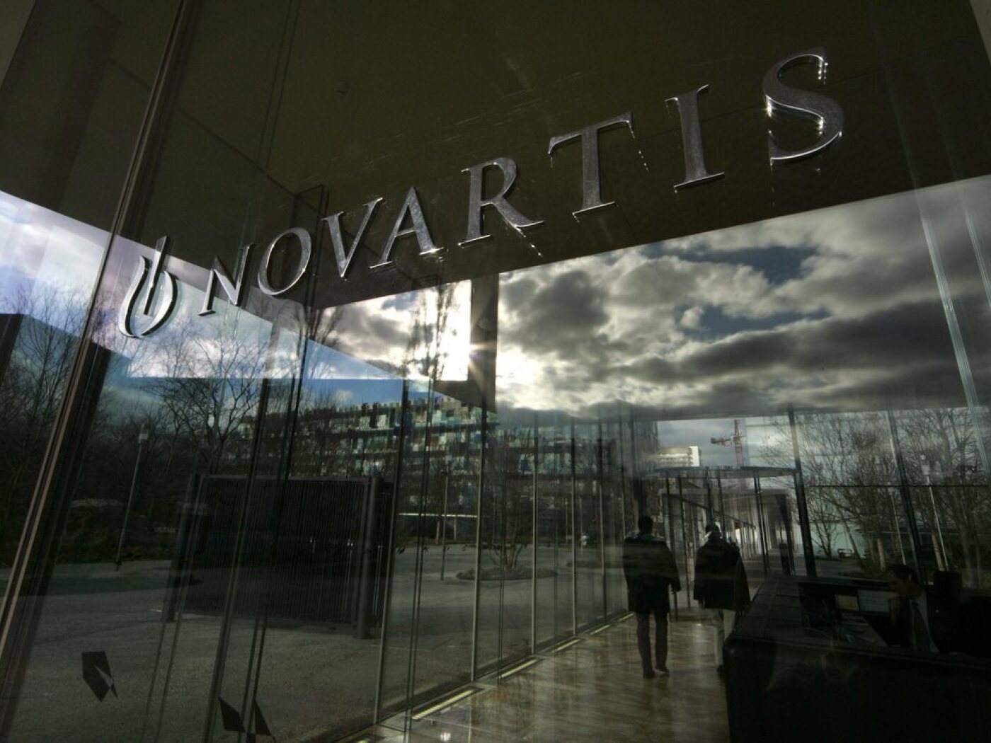 logo novartis