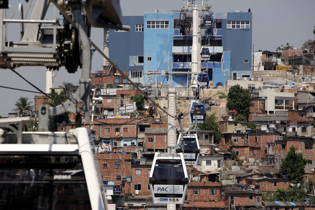 Teleférico que percorre a favela do Complexo do Alemão
