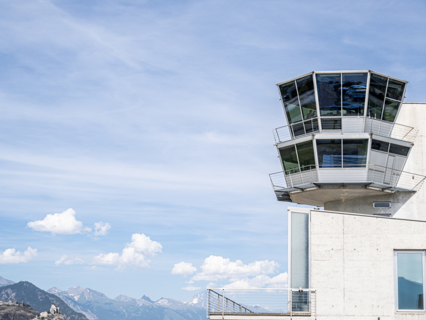 torre di controllo di un aeroporto