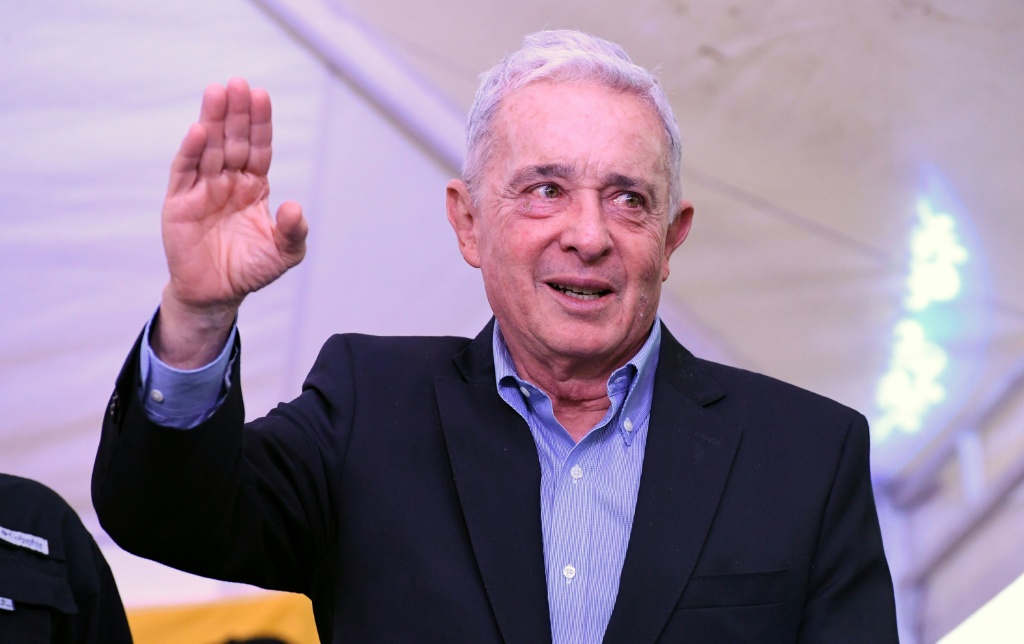 Petro mide fuerzas en legislativas de Colombia ante el resurgido expresidente Uribe - SWI swissinfo.ch