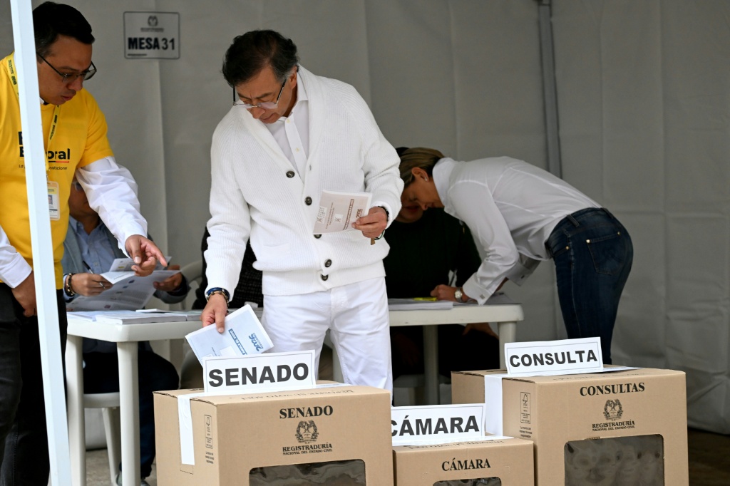 La izquierda de Petro se proyecta como fuerza dominante en el Congreso de Colombia - SWI swissinfo.ch