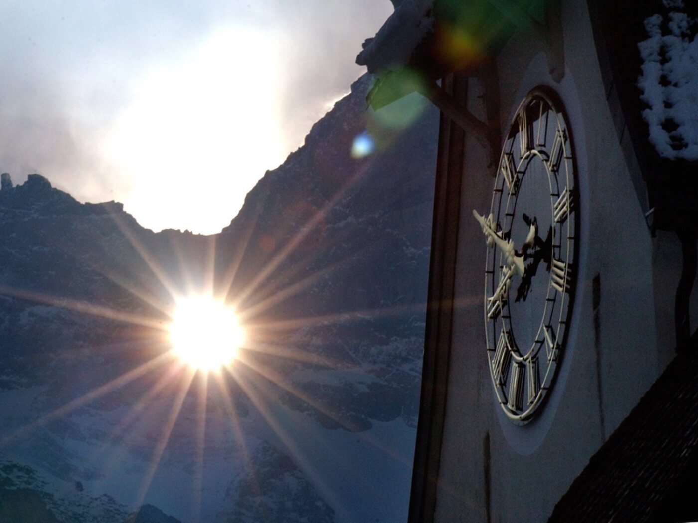 GL: sun crossed the 'Martinsloch' in Elm this morning